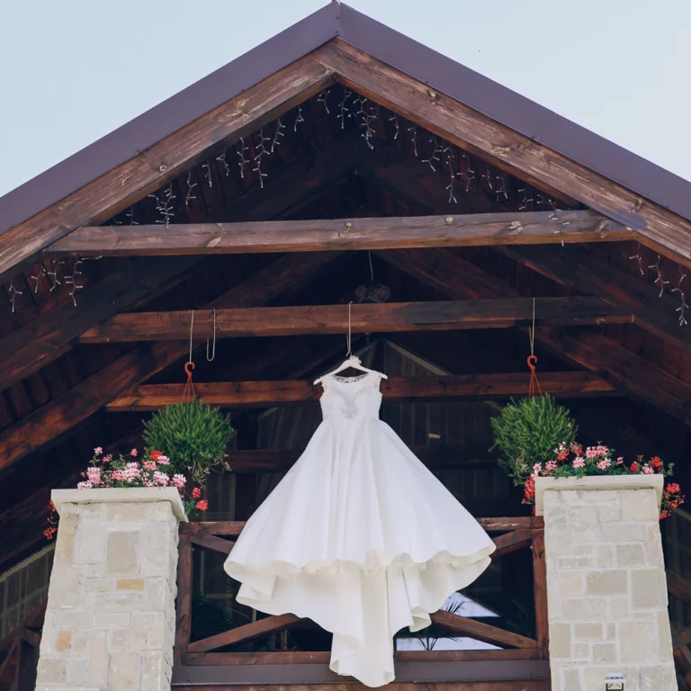wedding-dress-hanger